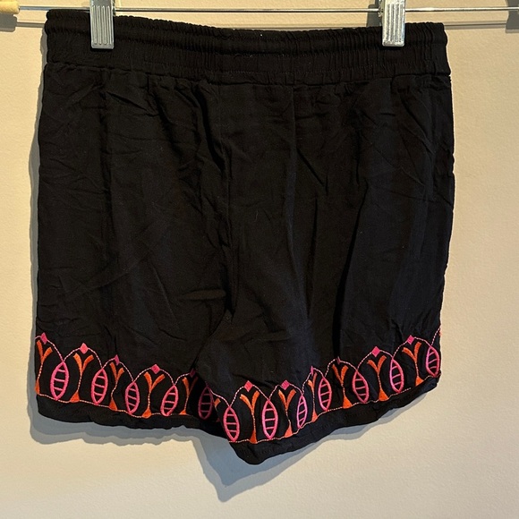 Green Dragon Black Shorts with Pink Embroidery - Picture 3 of 7